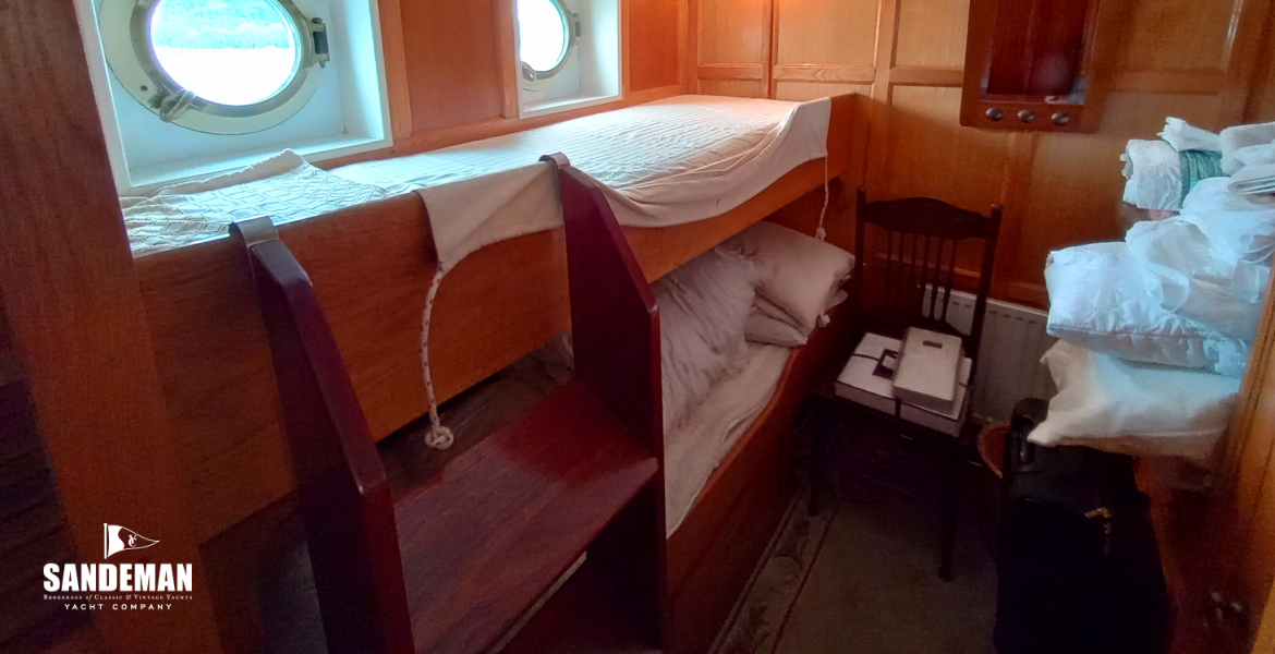 'No 3' twin bunks cabin to port
