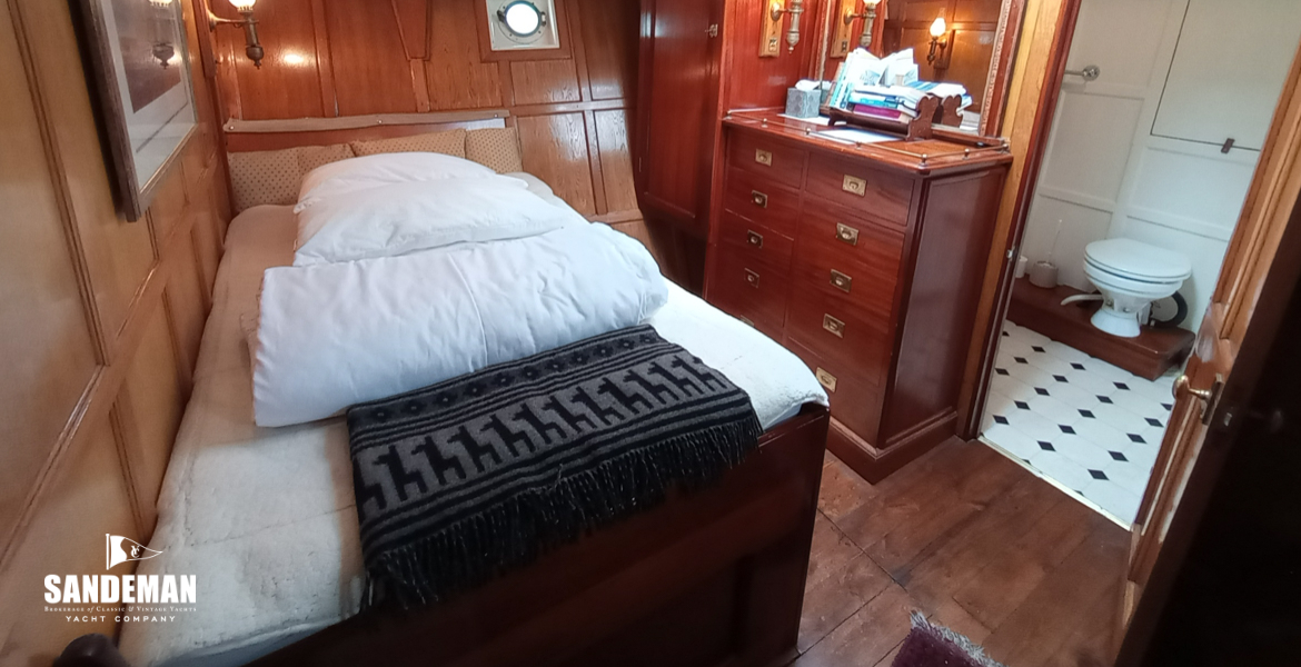 'No. 1' double en-suite cabin view to port forward