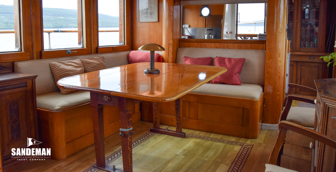 Saloon view aft to starboard