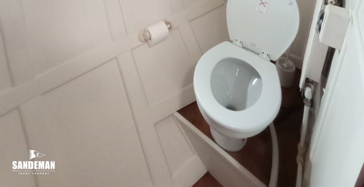 Starboard aft WC Compartment