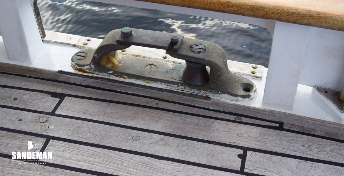 Aft fairlead