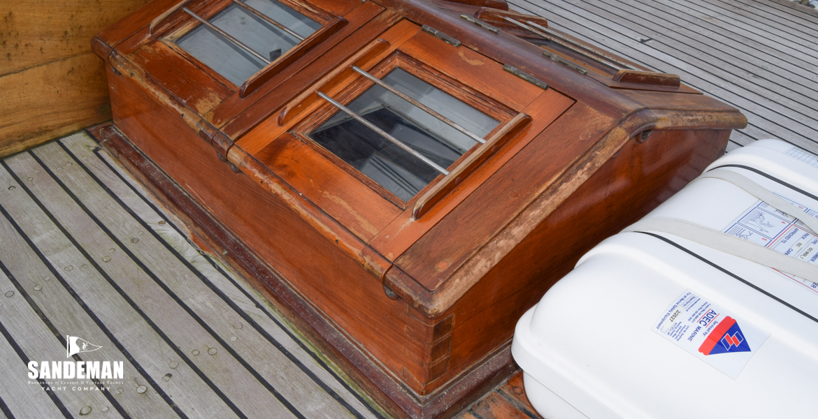 Guest double cabin butterfly skylight