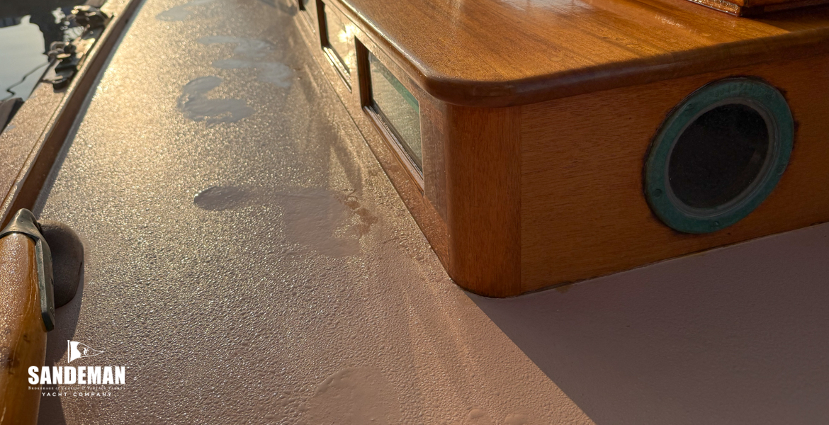 Starboard sidedeck view aft