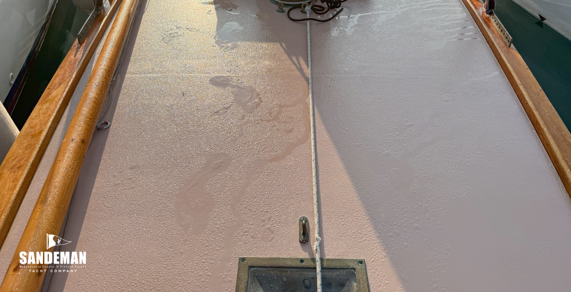Foredeck view aft