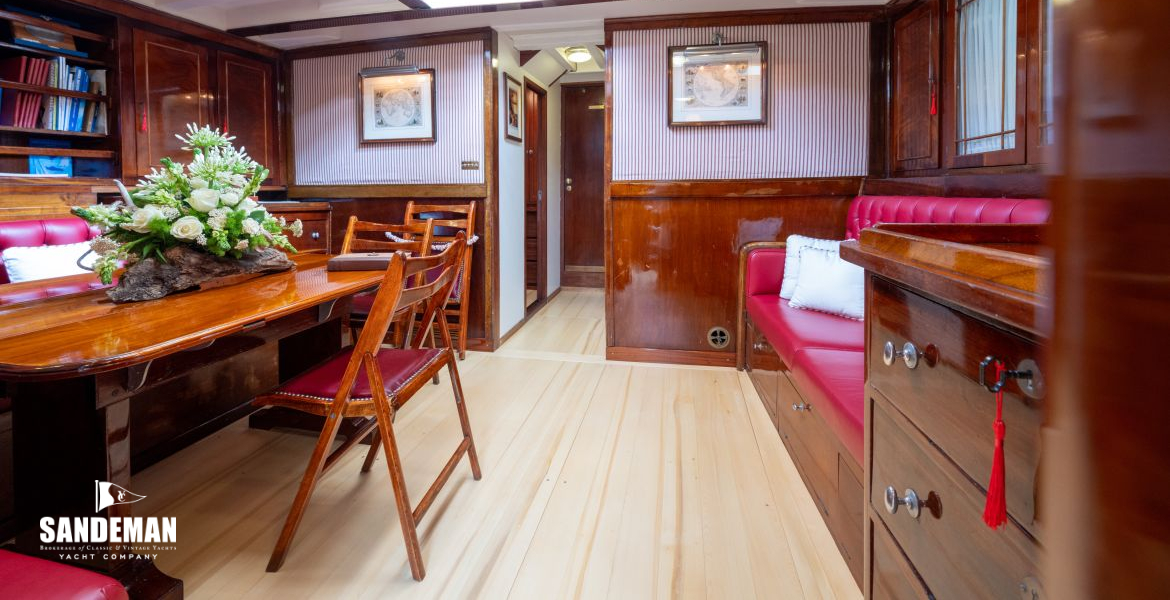 Saloon forward [Photo: Francesco Rastrelli/ Blue Passion]