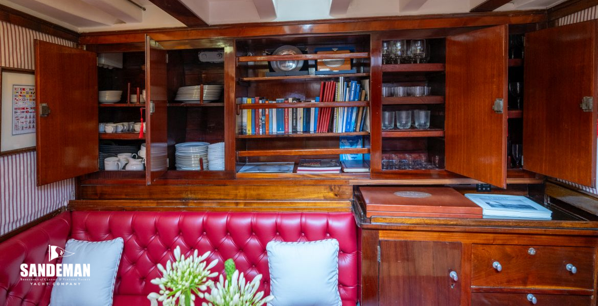 Saloon to port [Photo: Francesco Rastrelli/ Blue Passion]