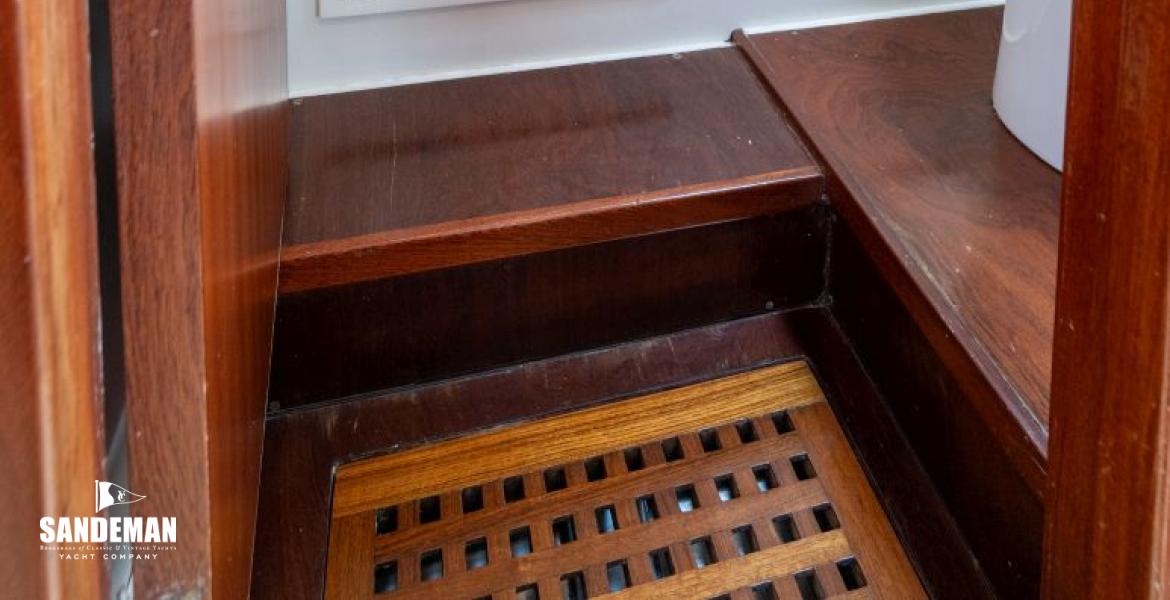 Forward cabin of day head WC Shower [Photo: Francesco Rastrelli/ Blue Passion]