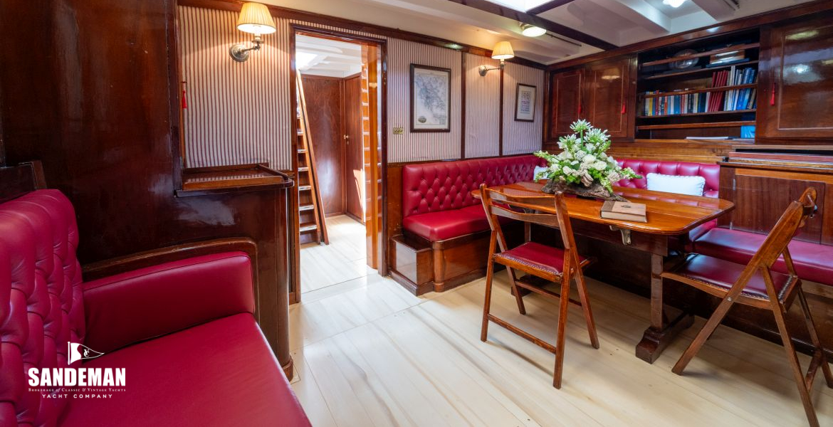 Saloon aft [Photo: Francesco Rastrelli/ Blue Passion]