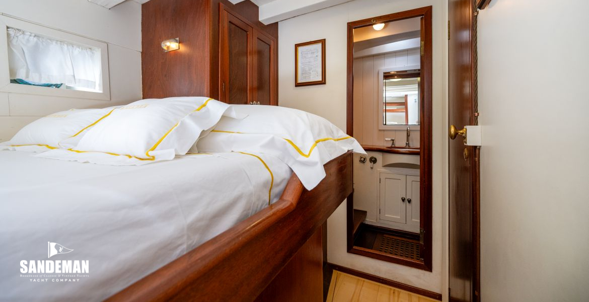 Guest double en-suite cabin [Photo: Francesco Rastrelli/ Blue Passion]