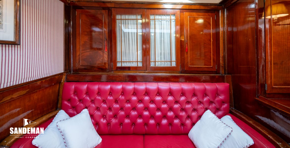 Saloon to starboard [Photo: Francesco Rastrelli/ Blue Passion]