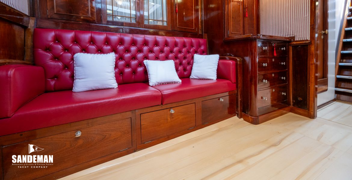 Saloon view to starboard aft [Photo: Francesco Rastrelli/ Blue Passion]