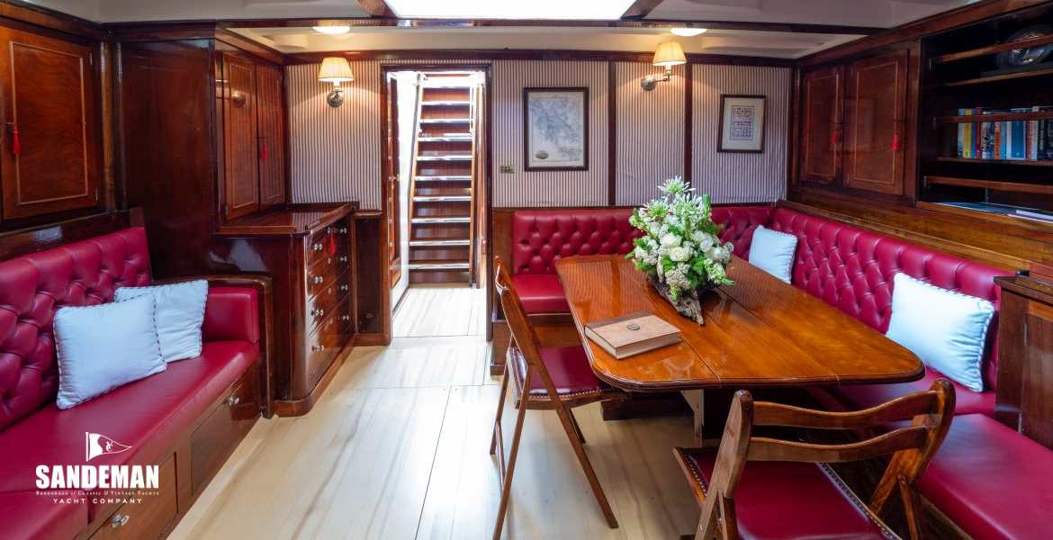 Saloon aft [Photo: Francesco Rastrelli/ Blue Passion]