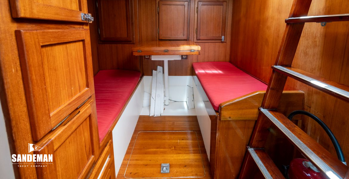 Crew mess to starboard [Photo: Francesco Rastrelli/ Blue Passion]