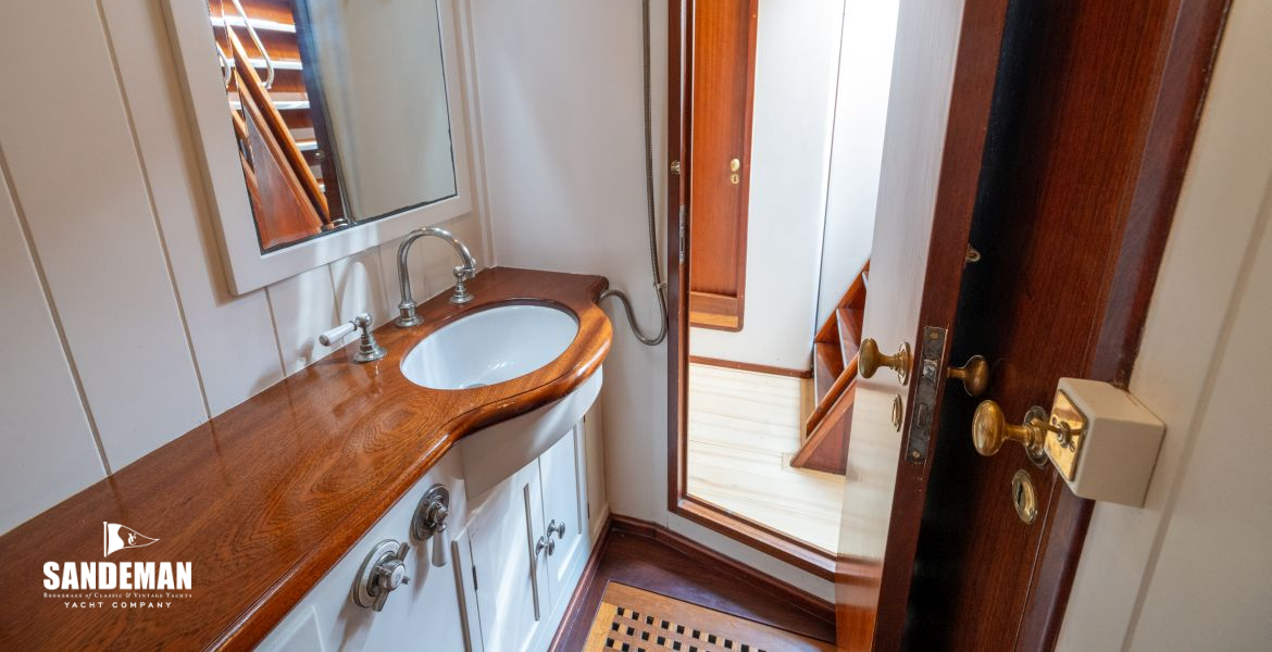 Guest double cabin en-suite or shared [Photo: Francesco Rastrelli/ Blue Passion]