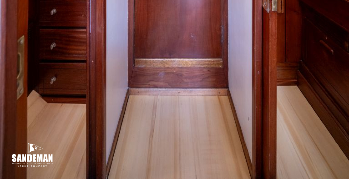 Passage forward to galley [Photo: Francesco Rastrelli/ Blue Passion]