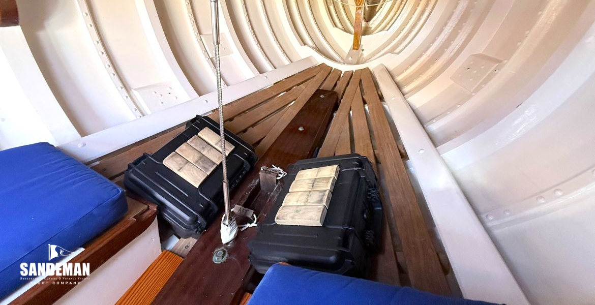 Forepeak view forward