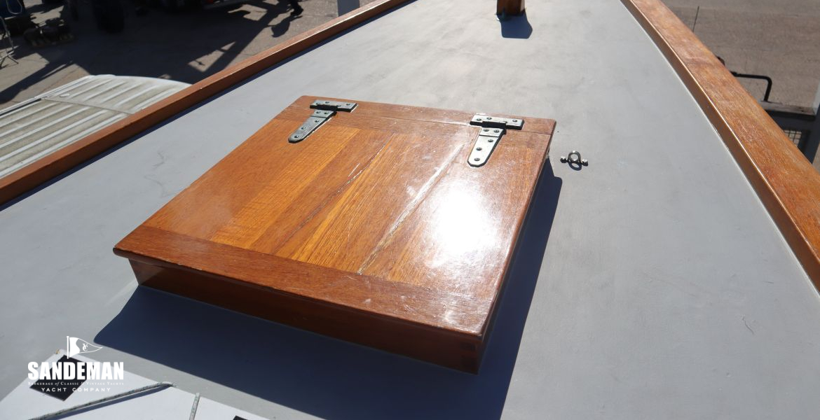 Foredeck view forward