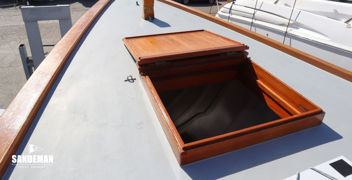 Foredeck view forward