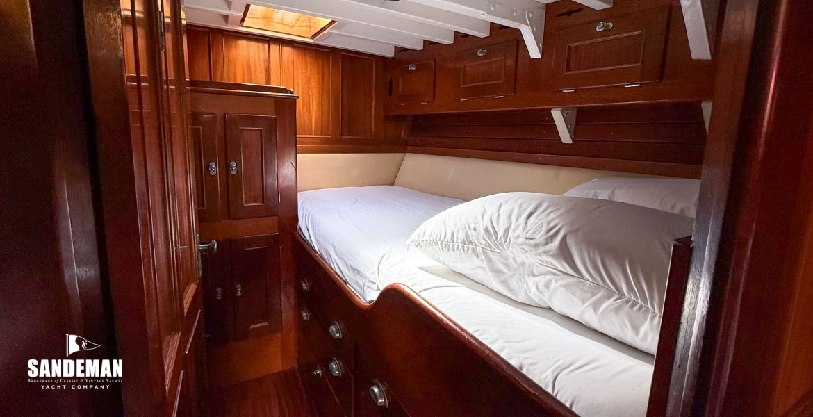Forward starboard cabin