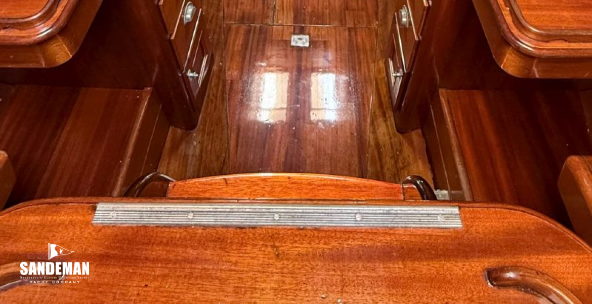 Accommodationm overview from companionway