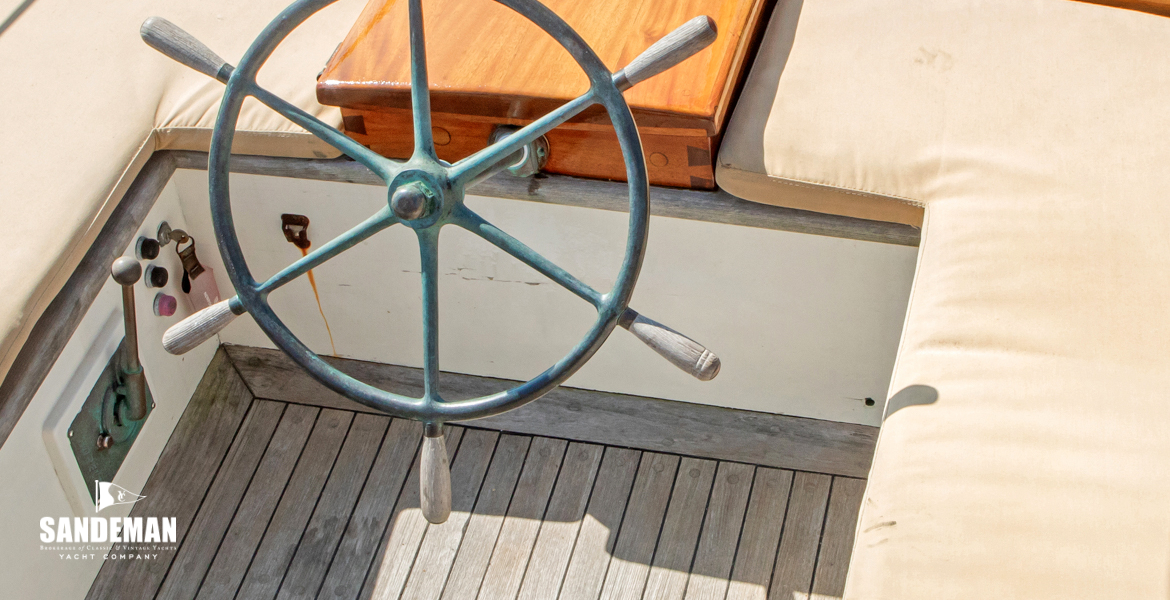Cockpit aft