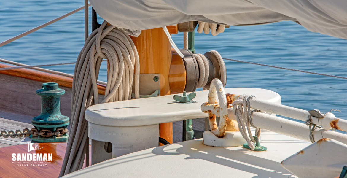 Details at mast