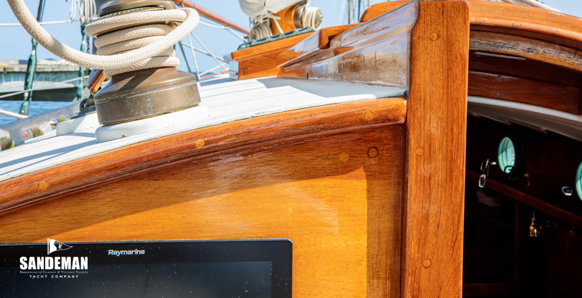 Details at companionway