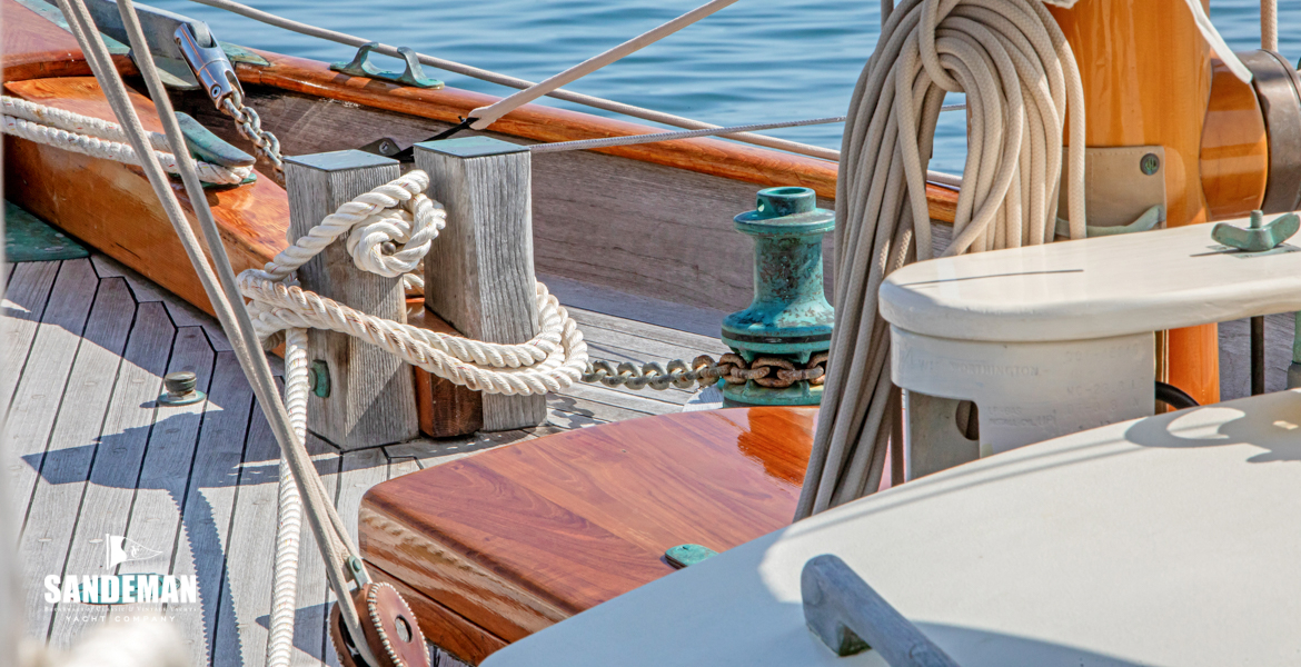 Details at mast