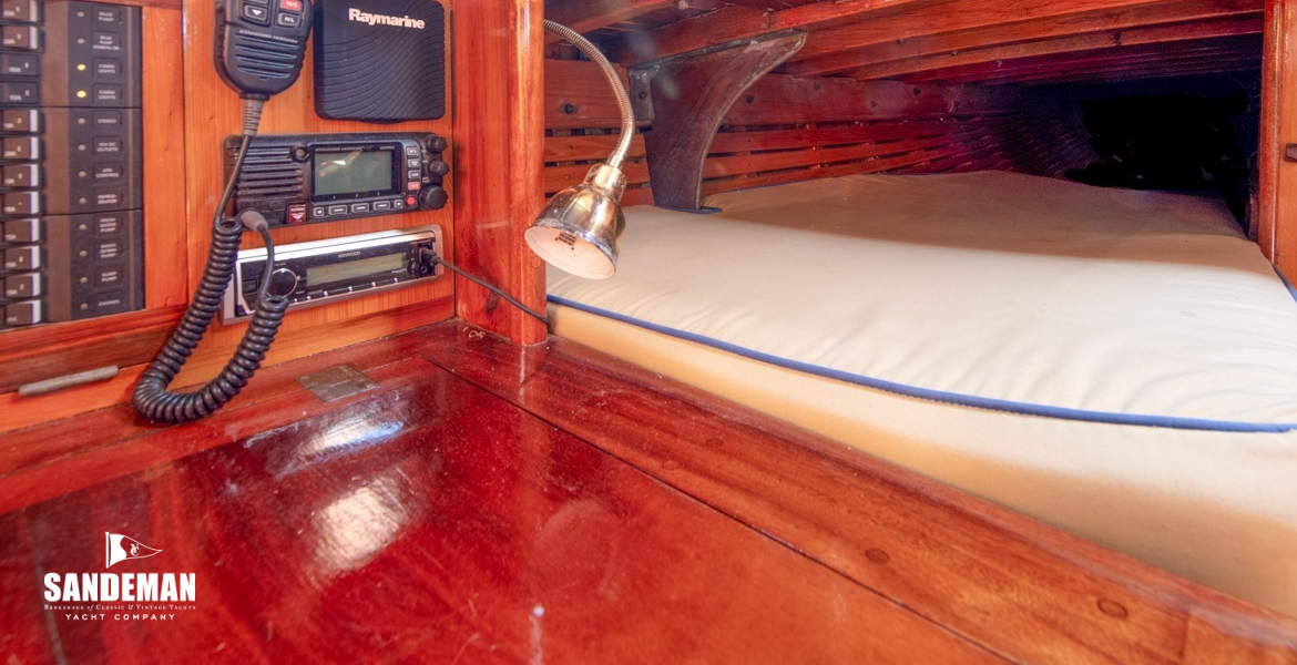 Chart table and quarter berth 