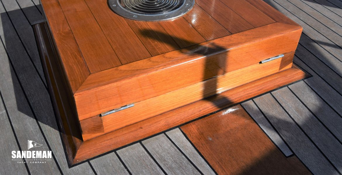Aft deck hatch over owner cabin