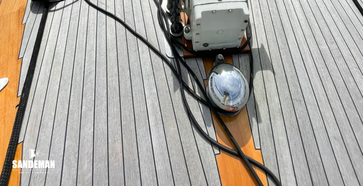 Foredeck view aft