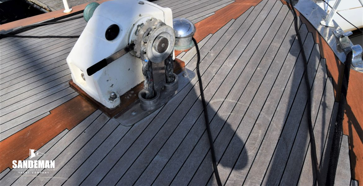 Foredeck view fwd
