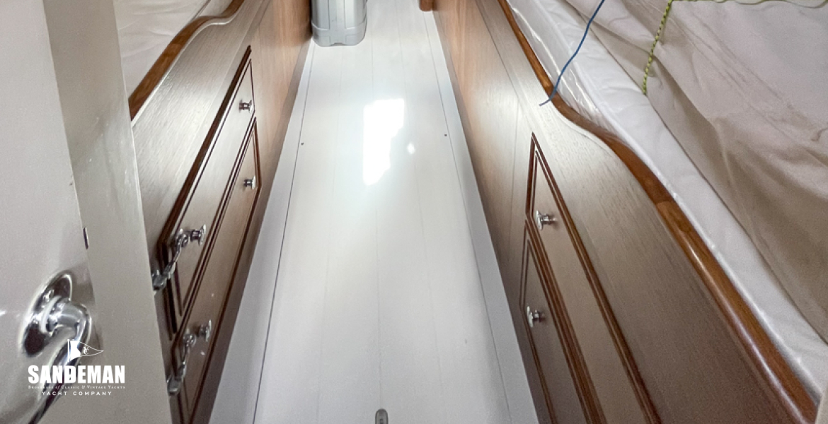 Forward to fore/ crew cabin