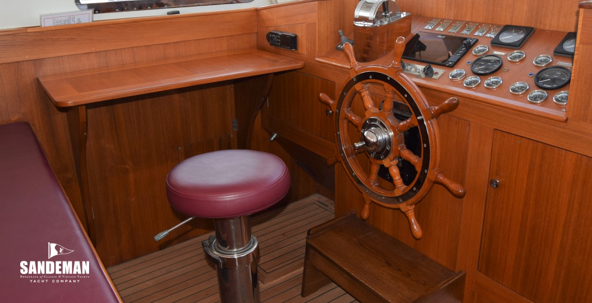 Wheelhouse to port forward