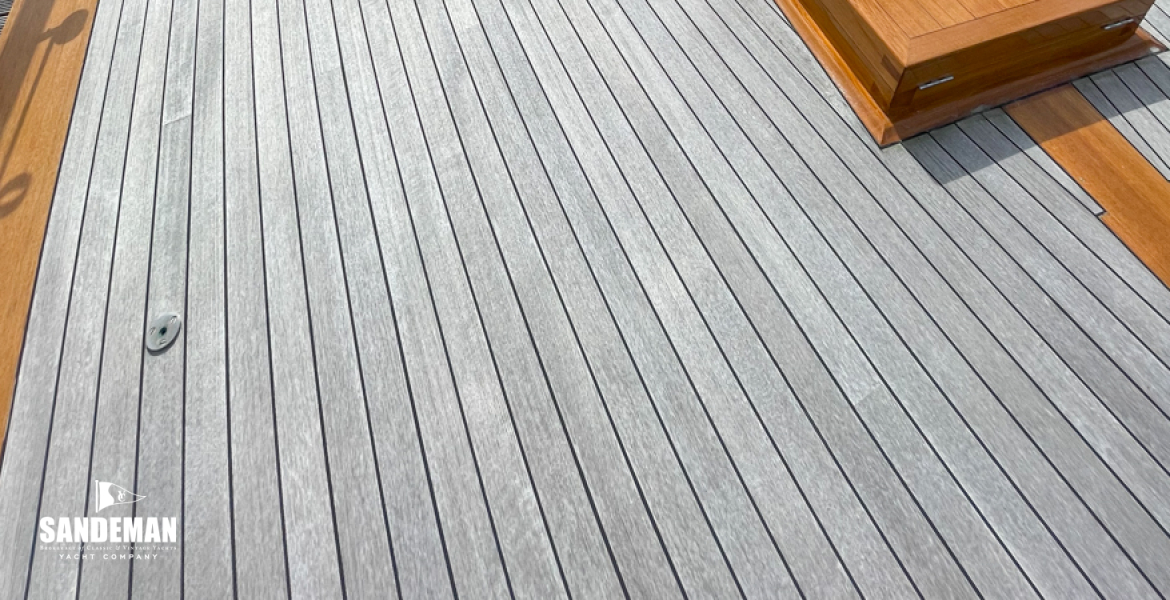 Foredeck view aft