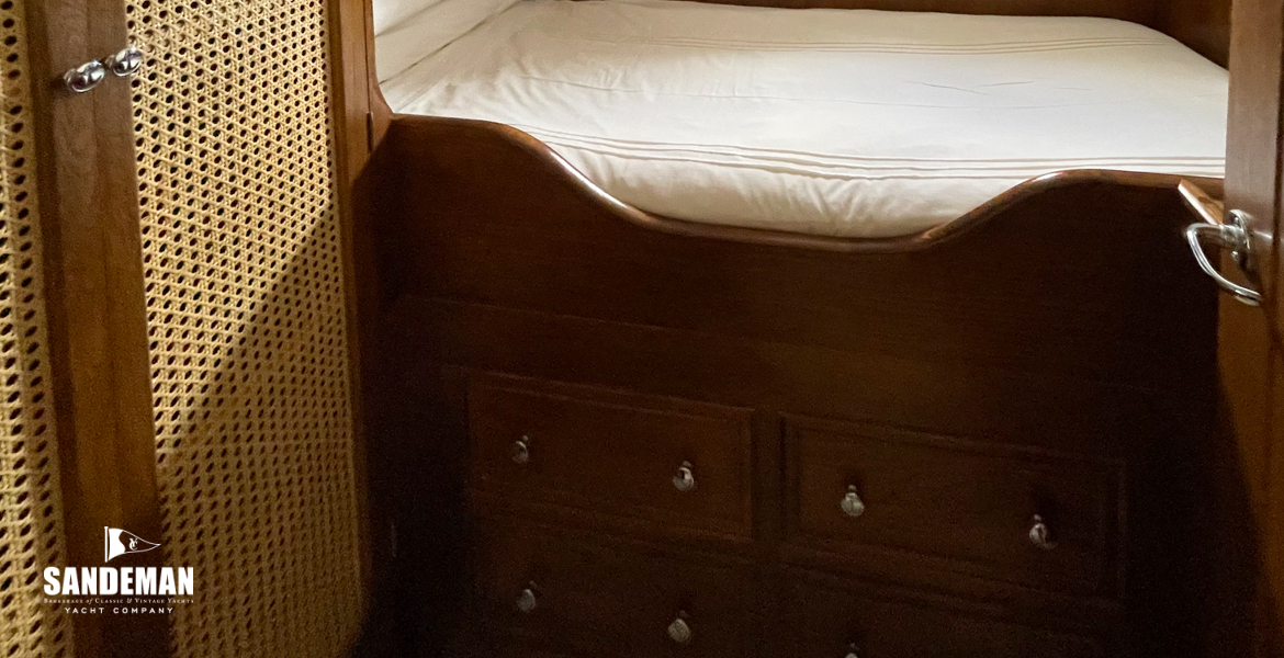 Single cabin to starboard [presently configured for storage]