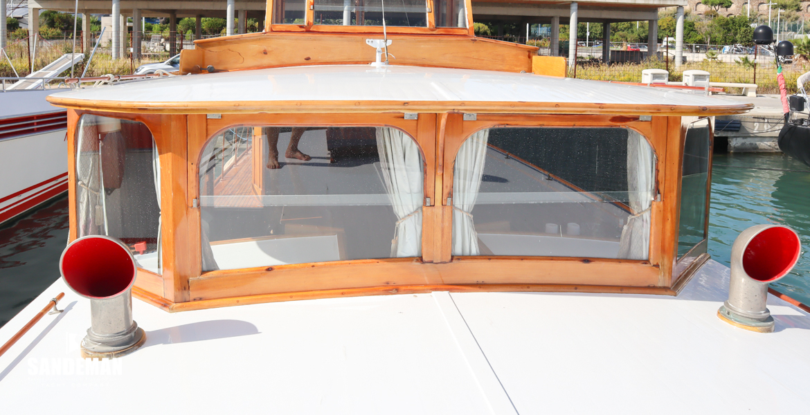 Forward cabin trunk view aft