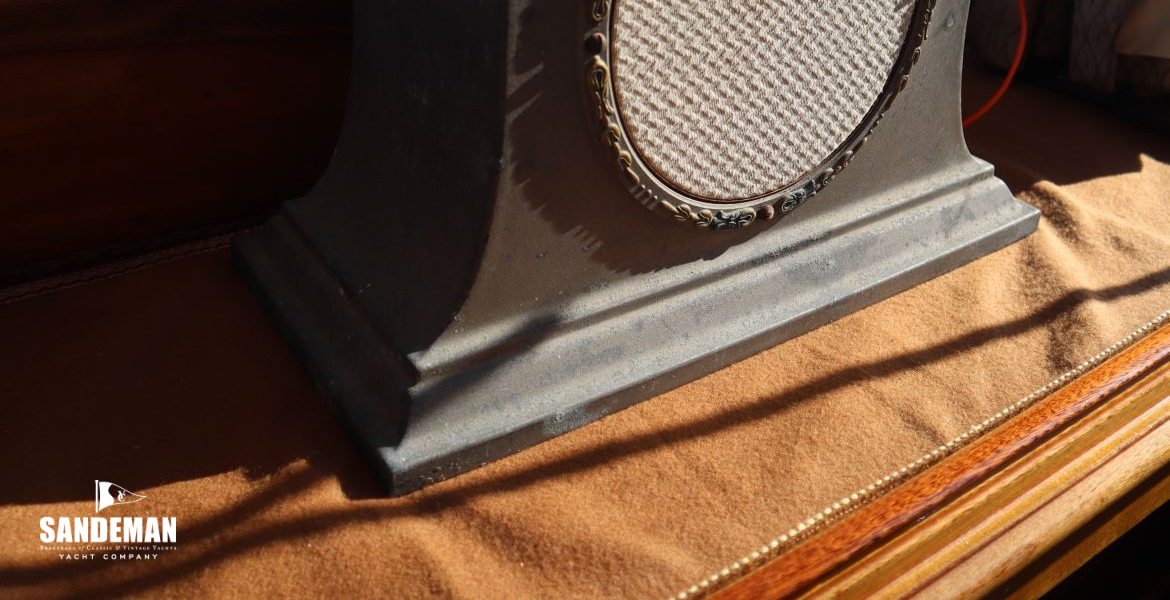 Saloon view forward