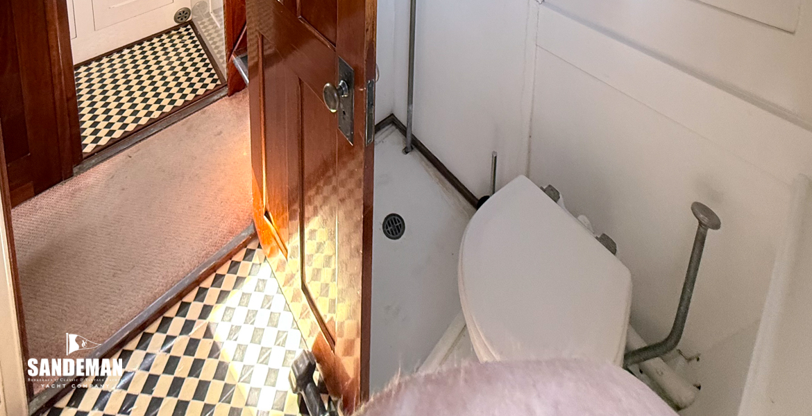 Forward WC/ Shower