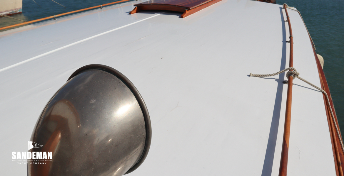 Forward cabin trunk view forward