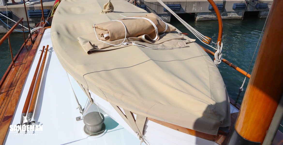 View aft over aft cabin trunk