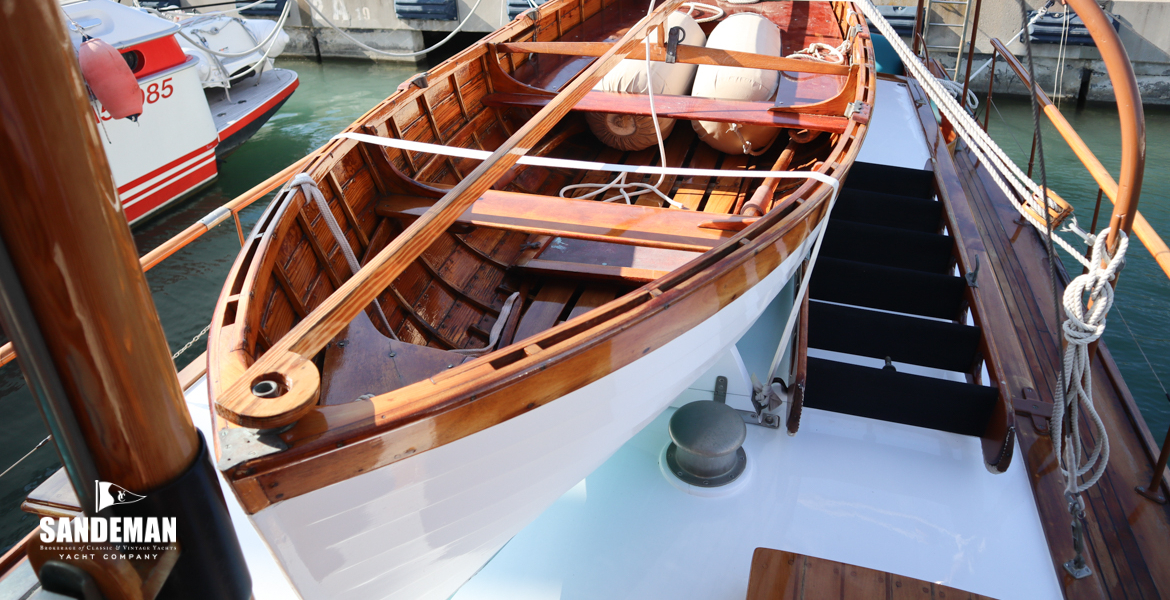 View aft over aft cabin trunk