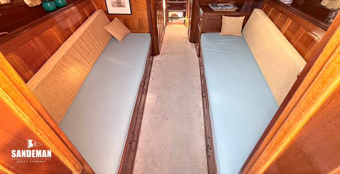 Forward saloon/ cabin view aft