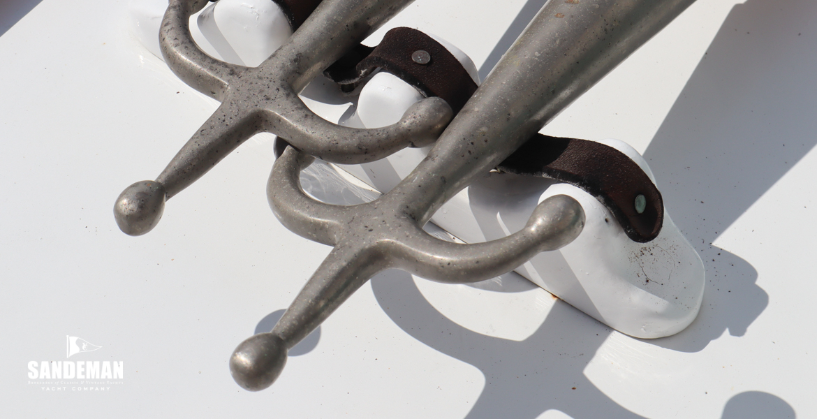 Boat hooks stowage