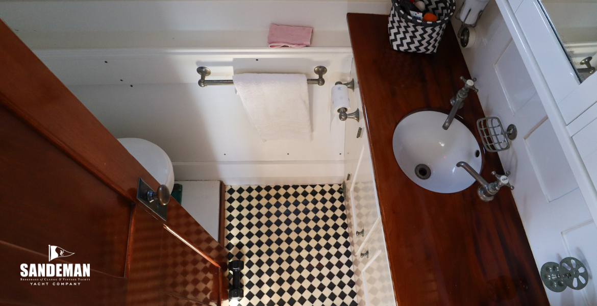 Forward WC/ Shower
