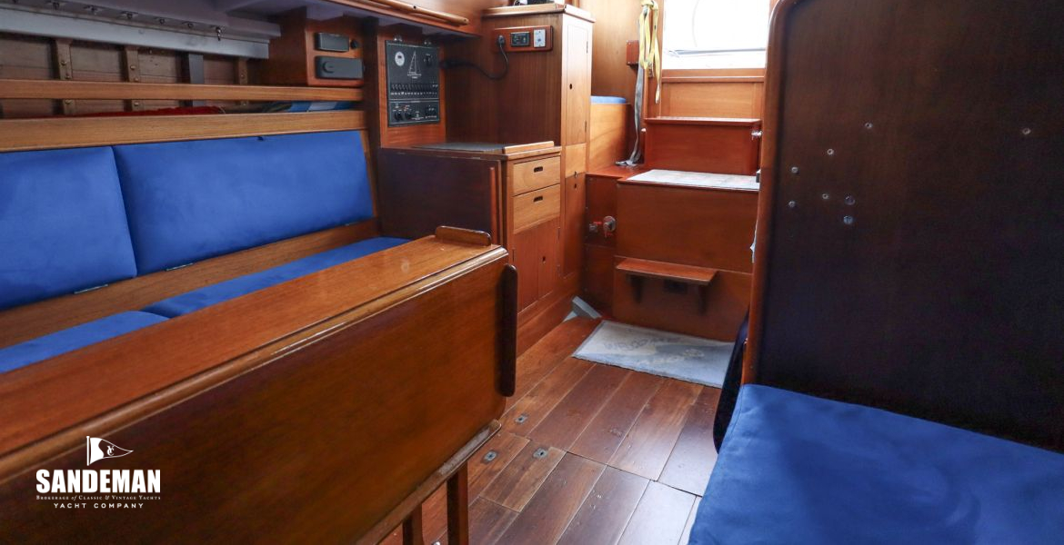 Saloon view aft