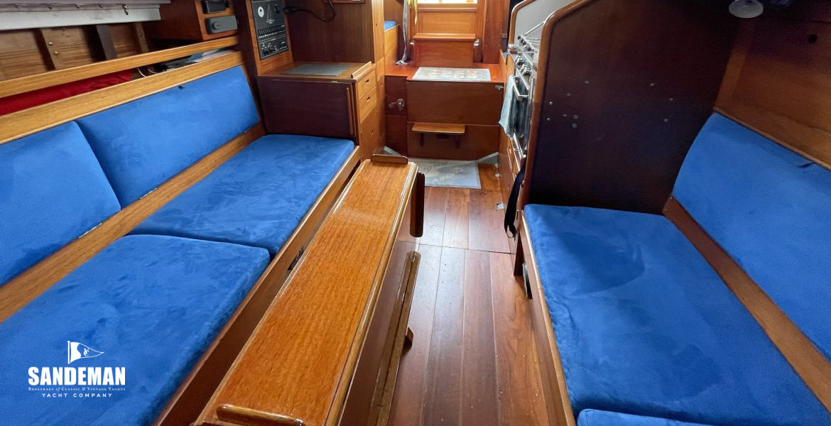 Saloon view aft