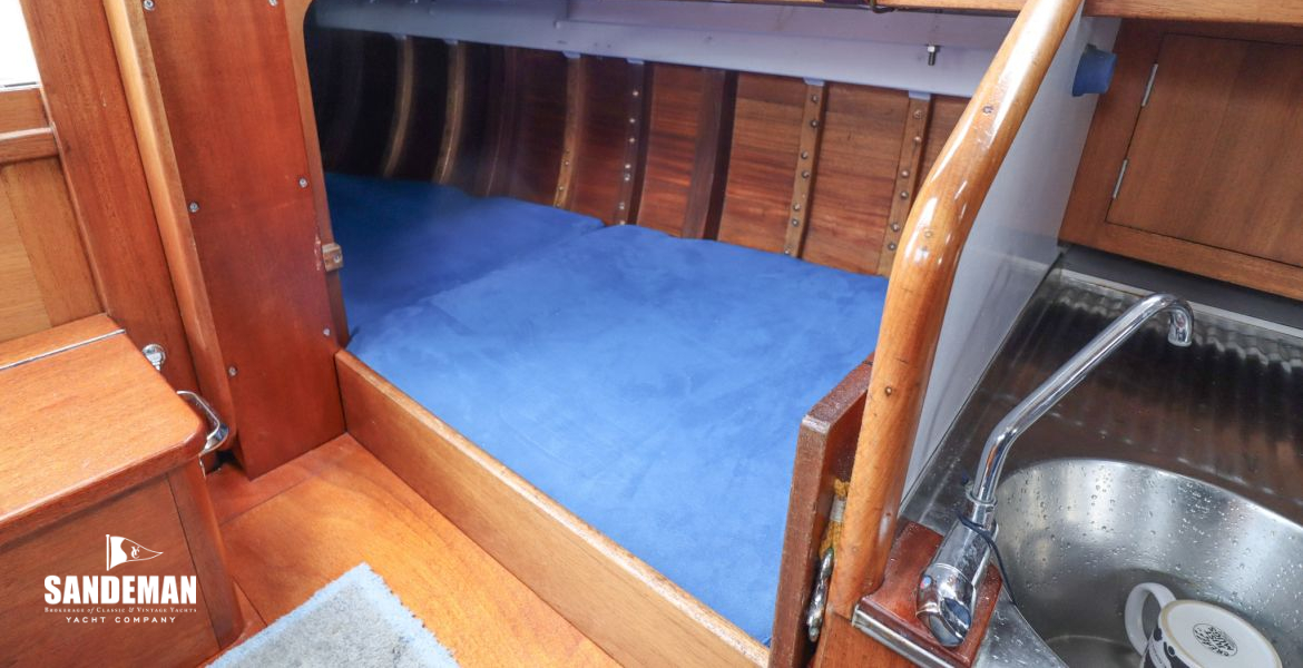 Quarter berth to port