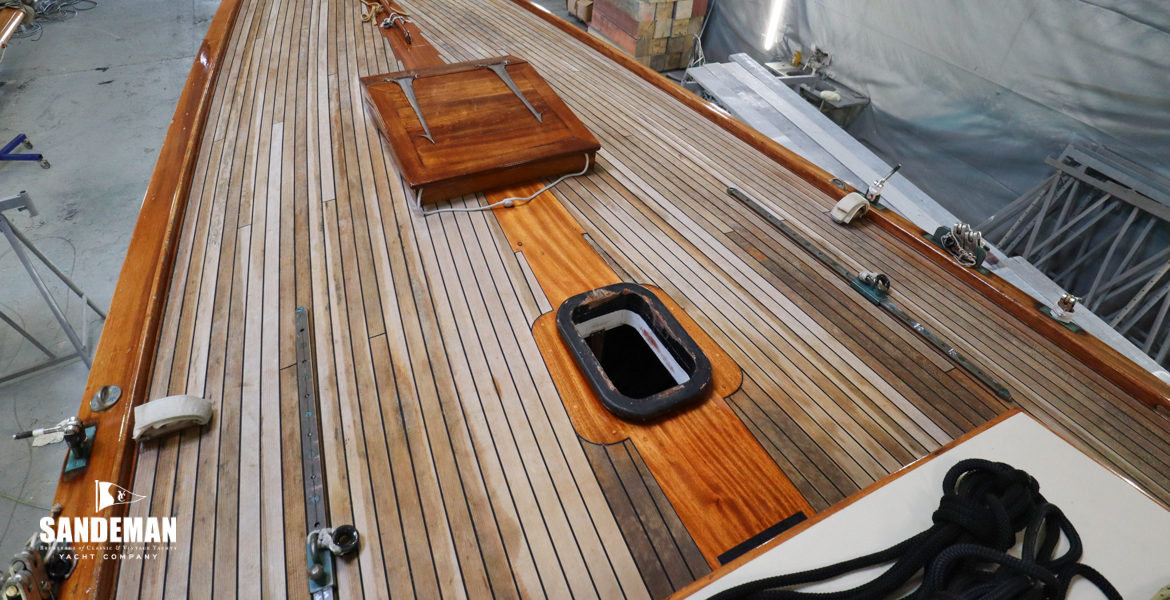 Foredeck view forward