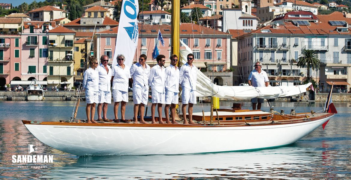 On parade as JOUR DE FÊTE